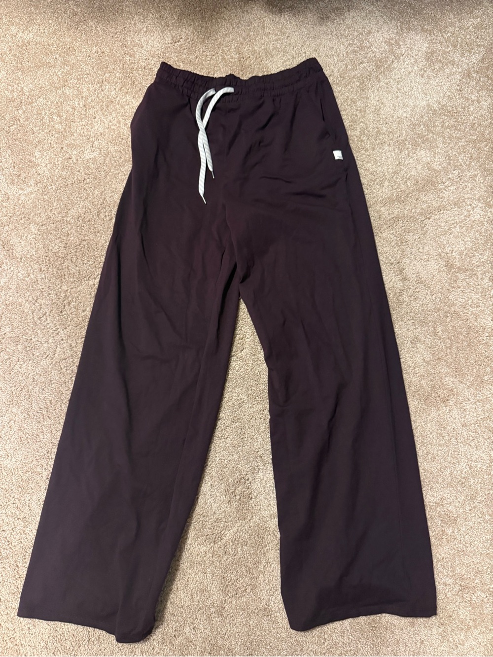 Vuori Halo Essential Wide-Leg Pants in Raisin